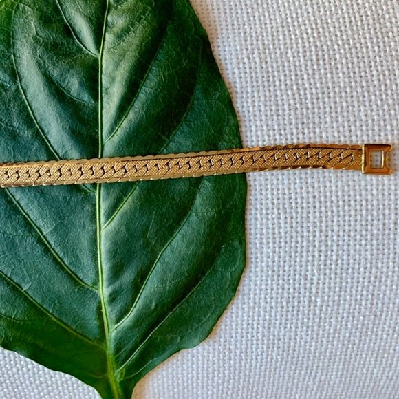 Monet gold plated bracelet - Picture 2 of 11